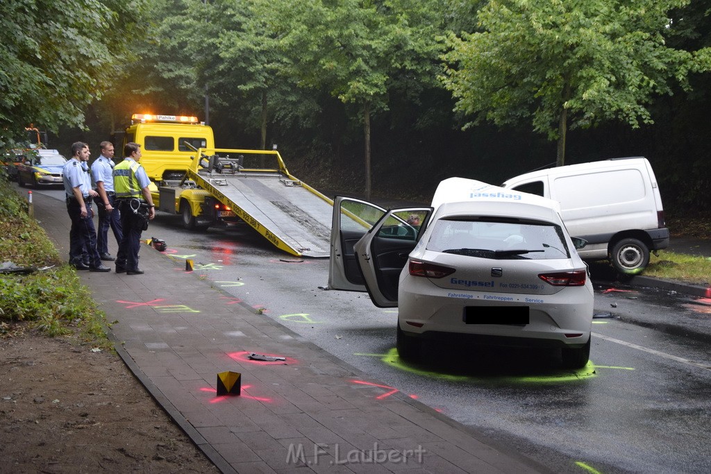 VU Frontal Koeln Hoehenhaus Berlinerstr vor Leuchterstr P48.JPG - Miklos Laubert